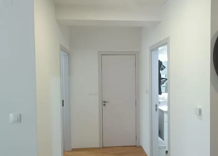 Centrala Lux شقة *